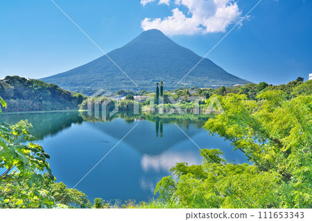 [Kagami Pond and Mt. Kaimondake] Kaimon Senda, Ibusuki City, Kagoshima Prefecture 111653343