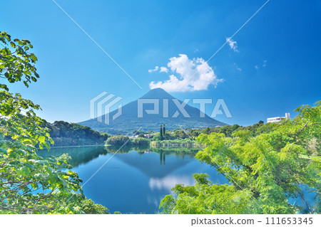 [Kagami Pond and Mt. Kaimondake] Kaimon Senda, Ibusuki City, Kagoshima Prefecture 111653345