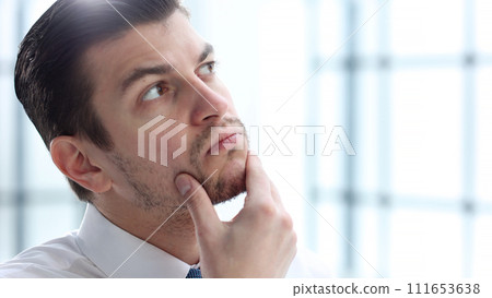A businessman man working in the office in close-up 111653638
