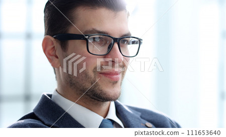 A businessman man working in the office in close-up 111653640