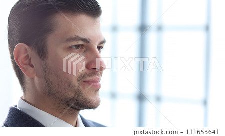 A businessman man working in the office in close-up 111653641