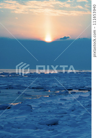 Monbetsu Drift Ice Cape 111653940