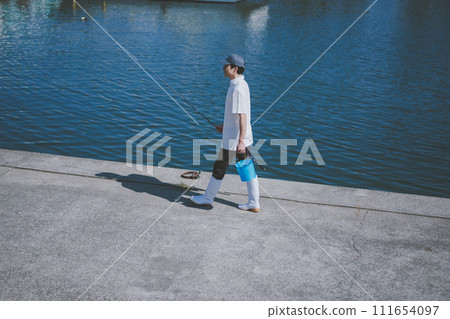 angler, fisherman, fishing 111654097