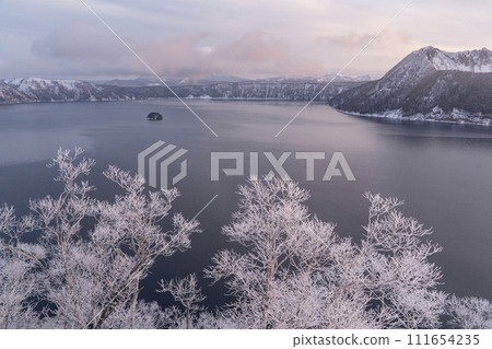 在仲冬的摩週湖 111654235