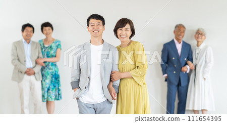 Group of middle-aged men and women, senior couples 111654395