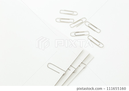 Paper held together with gem clips, white background 111655160