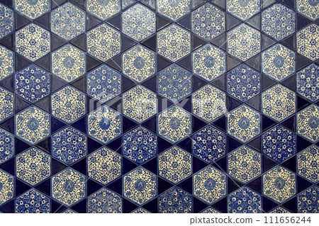 Islamic tile 111656244