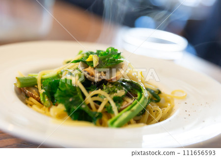 油菜花蛤蜊義大利麵 春季義大利麵 油義大利麵 111656593