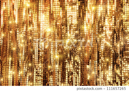 華麗的金色窗簾 111657265