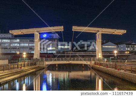 夜間燈火通明的“羽橋” 夜間燈火通明的“羽橋” 111657439