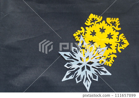 由摺紙製成的雪花 由摺紙製成的雪花 111657899