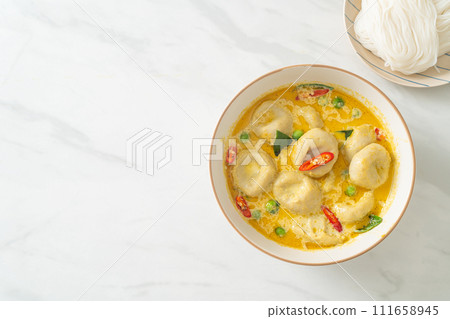 Green curry soup with Fish ball 111658945