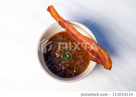 onion bacon french soup bowl 111659114