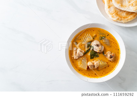 Chicken curry soup with roti 111659292