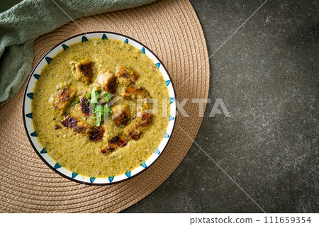 Afghani chicken in green curry or Hariyali tikka chicken hara masala 111659354