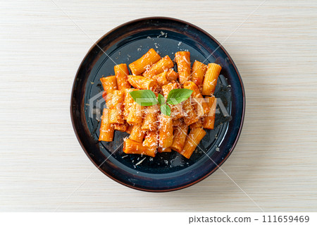 Rigatoni pasta with tomato sauce and cheese 111659469