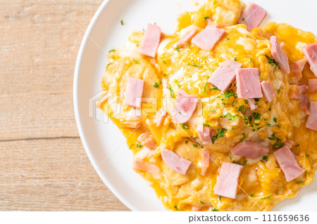 Creamy Omelet with Ham on Rice Creamy Omelet with Ham on Rice 111659636