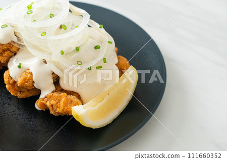 Snow Onion Chicken or Fried Chicken with Creamy Onions Sauce Snow Onion Chicken or Fried Chicken with Creamy Onions Sauce 111660352