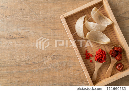 Fresh edible bird's nest or Swallow nest raw material cuisine expensive food for healthy Fresh edible bird's nest or Swallow nest raw material cuisine expensive food for healthy 111660383