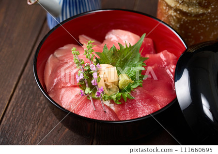 Tuna bowl 111660695