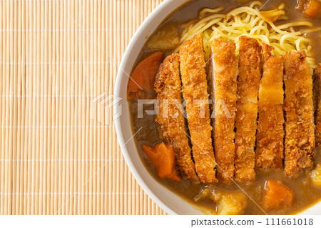 curry ramen noodles with tonkatsu fried pork cutlet 111661018
