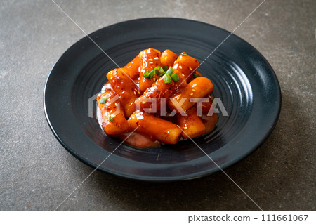 Korean rice cake stick in spicy sauce - Tteokbokki 111661067