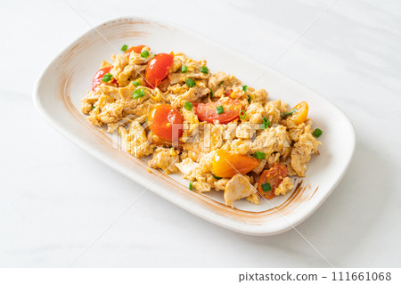 stir-fried tomatoes with egg on plate 111661068