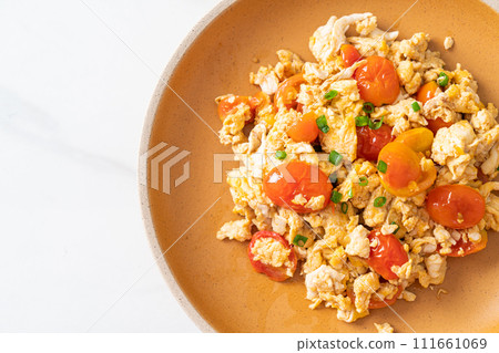 stir-fried tomatoes with egg on plate 111661069