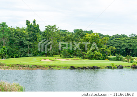 Green with Sand bunkers on Golf course Green with Sand bunkers on Golf course 111661668