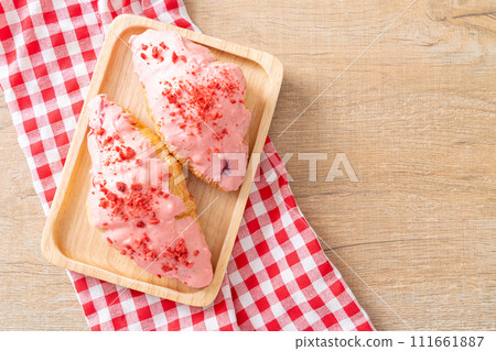 croissant with strawberry chocolate sauce 111661887
