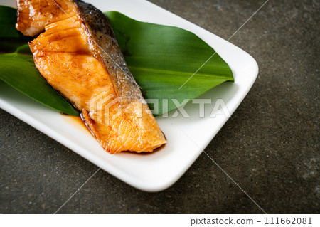 Grilled Salmon Steak with Soy Sauce 111662081