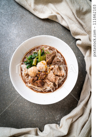 Rice noodle soup with Stewed pork 111662103