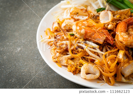 Pad Thai Seafood - Stir fried noodles with shrimps, squid or octopus and tofu 111662123