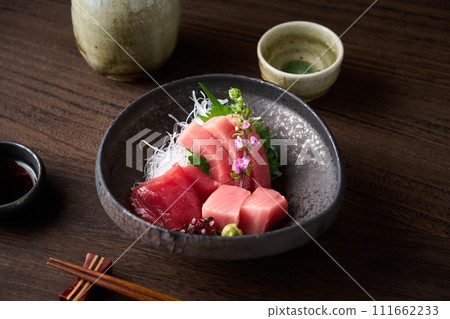 Medium fatty tuna, fatty tuna, lean tuna sashimi 111662233