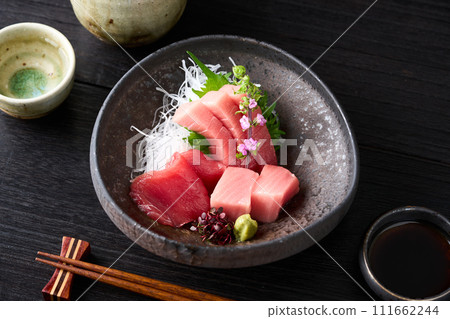 中脂鮪魚、肥鮪魚、瘦鮪魚生魚片 111662244