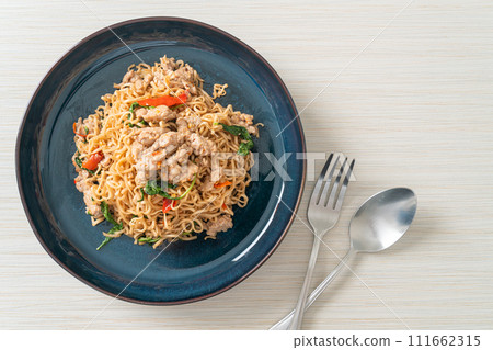stir-fried instant noodles with basil and minced pork 111662315