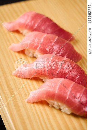 真正的鮪魚，中脂鮪魚握壽司 111662781