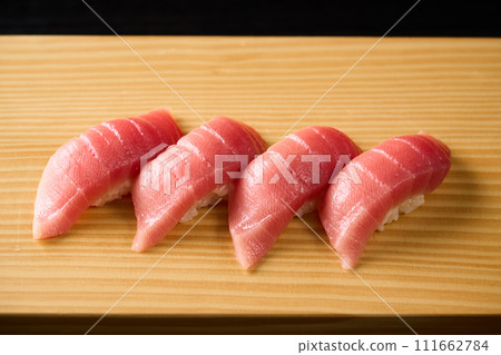 真正的鮪魚，中脂鮪魚握壽司 111662784