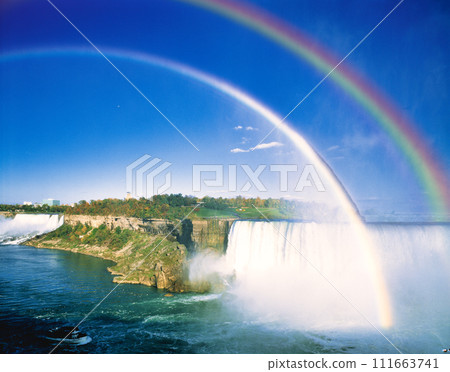 尼加拉瀑布上空的彩虹 111663741