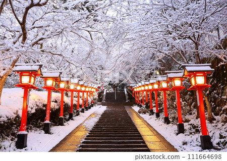 鞍馬寺雪景 111664698