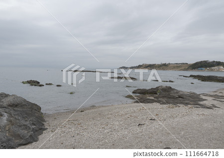 平靜的多雲海面 111664718