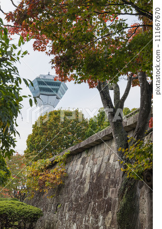 從日本北海道函館五稜郭公園看到的五稜郭塔 從日本北海道函館五稜郭公園看到的五稜郭塔 111667670