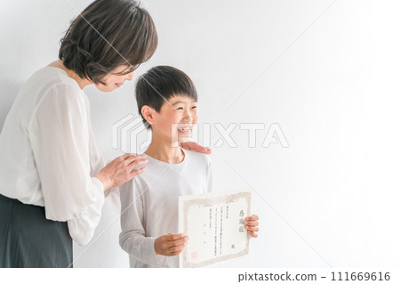 Children and women with letters of appreciation (teacher/mama) 111669616