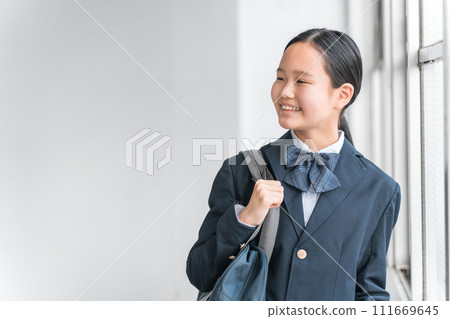 高中生、初中生、小學女生（高中女生）在學校教室 111669645