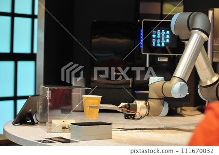 Robot coffee automatic vending machine 111670032