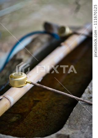 A ladle placed in the chozuya 111670125
