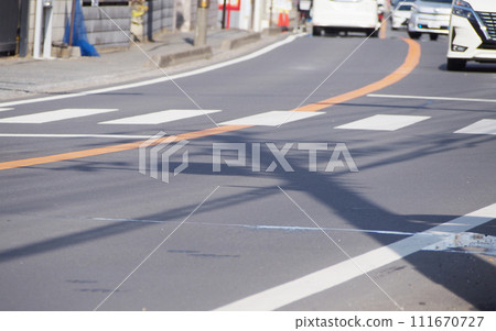 Crossing the pedestrian crossing Traffic safety Crossing the pedestrian crossing Traffic safety 111670727