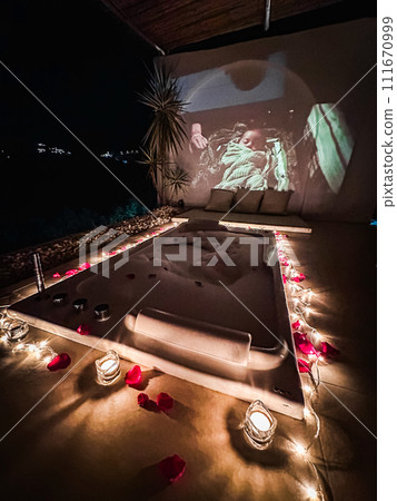 Night jacuzzi bathtub with movie projection in Doi Chang in Chiang Rai, Thailand 111670999