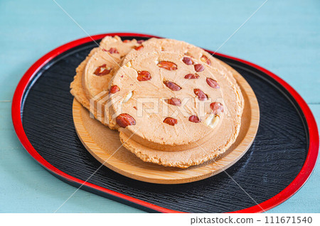 Peanut rice cracker Peanut rice cracker 111671540