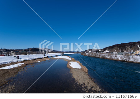 Uono River and snowy scenery (Photo: Kawaguchi, Nagaoka City, Niigata Prefecture) 111671669